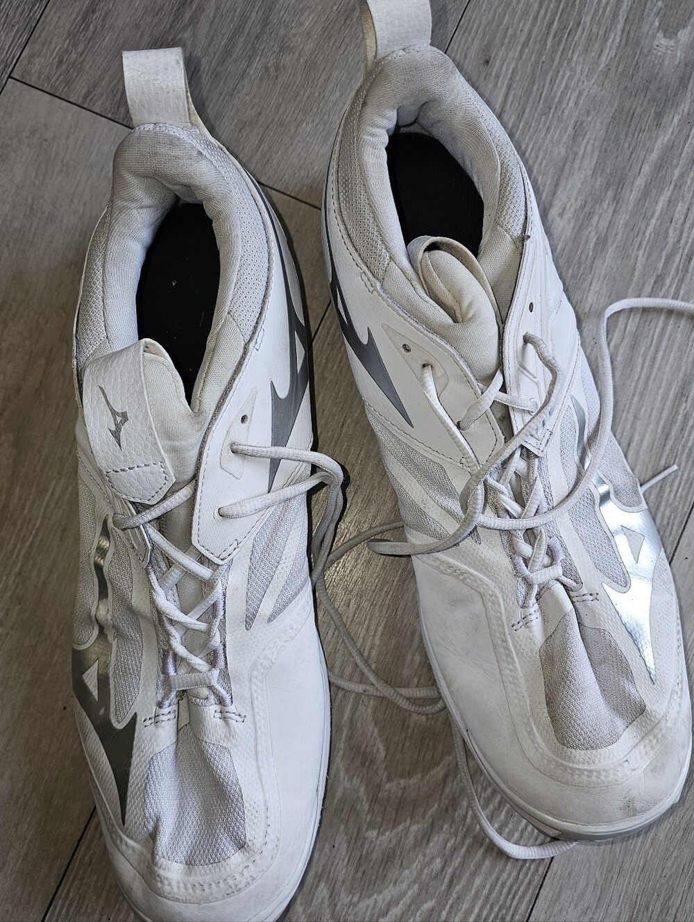 Mizuno Wave Momentum indoor court or volleyball shoe Size Men US 13